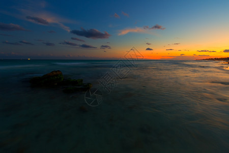 温暖的海洋加勒比滩日落的景象加勒比海滩日落之景季节图片