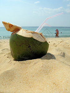 沙滩椰子鸡尾酒图片