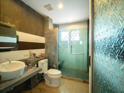 在泰国度假旅馆F室温暖的热光下用厕所和内浴室卫生间地面图片