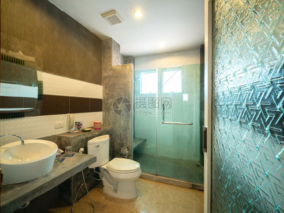 在泰国度假旅馆F室温暖的热光下用厕所和内浴室卫生间地面图片