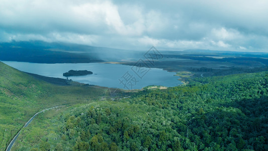 冬天美丽的汤加里罗公园与湖泊和森林的空中景象新西兰火山多于图片