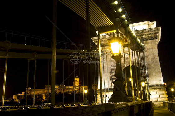 雅各布斯达佩著名的连锁桥景象秋天颜色图片