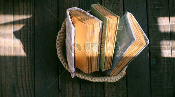 土制产品diy小克拉夫纸笔记本用旧裤子的书封面回收利用一套在晨光阳下具有古老风格的手册射线礼物工艺图片