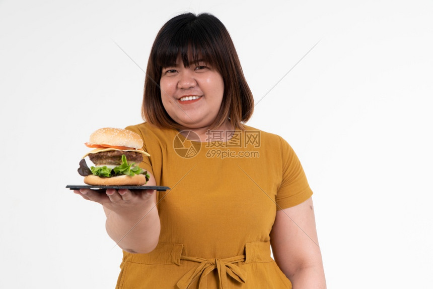 全部暴食三明治饥饿超重的亚裔年轻女在孤立的背景中拿着汉堡包她一直饿着肚子吃得过饱着大米食物的贪和狂吃她生活方式总是吃着快餐不健康图片