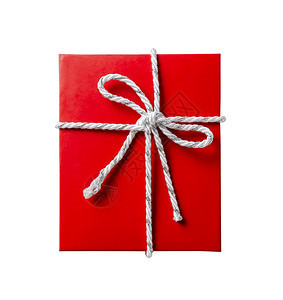 红色礼品盒上面有白色和银绳带丝在白色背景顶视面上被隔离惊喜缠绕图片