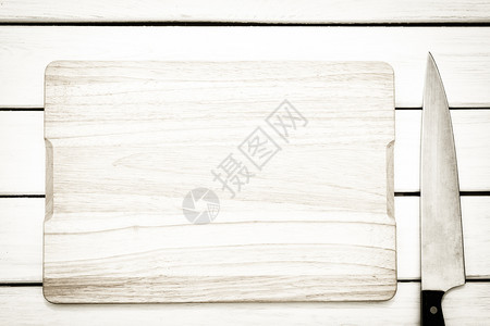Rustic烹饪模板白木桌上的空切面板和刀顶部视图防锈准备木板图片