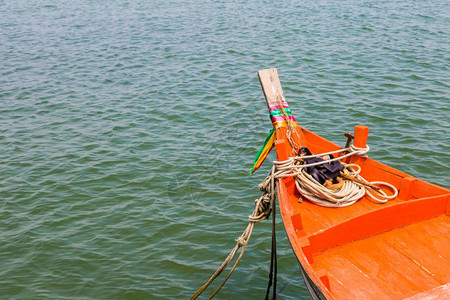 橙色船在阳光明媚的白天上海运输安全晴天图片