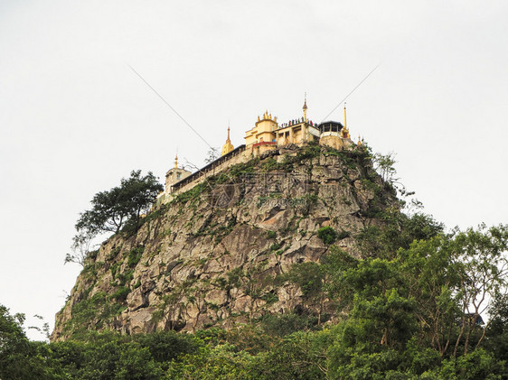 岩石旅行缅甸波帕山丘上的寺庙下面景象宝塔图片