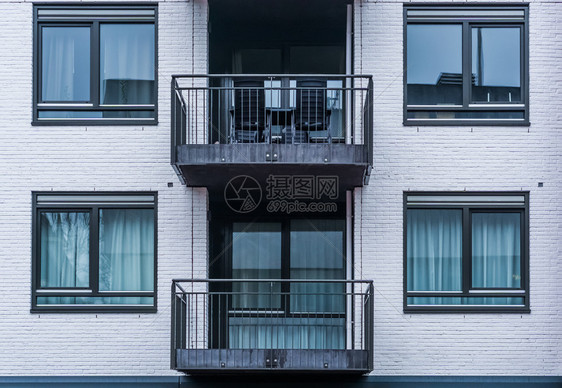 金属荷兰语带有阳台和窗户的公寓新现代荷兰铝结构复杂的图片