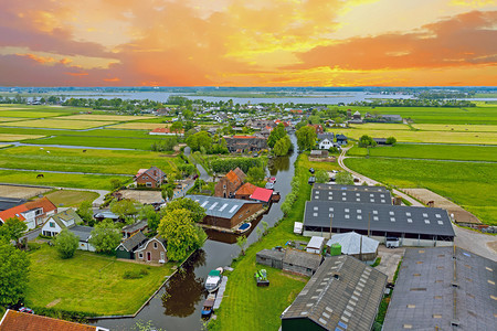 地平线绿色从荷兰农村Zevenhuizen村起飞的空中机来自荷兰公寓图片