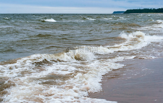 海域粗糙的深浪波罗风暴浪图片