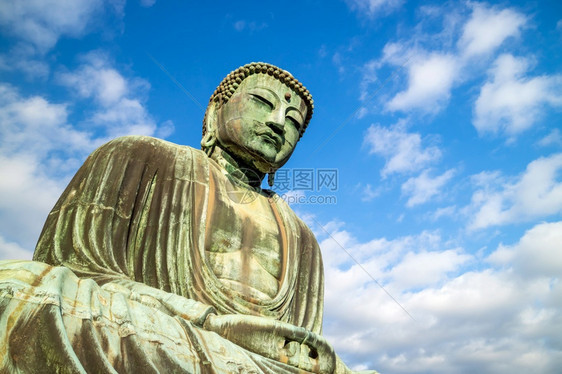 游客关东旅行日本小户寺木浦的著名大佛铜雕像即宰津Daibutsu图片