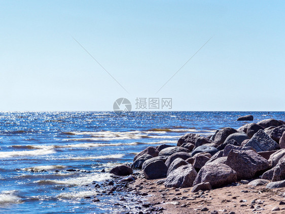 抽象的沙滩上石块巨阳光夏日天花岗岩图片