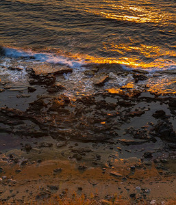夕阳下的海滩图片