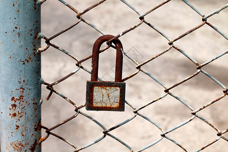 家垃圾摇滚金属栅栏的旧钥匙锁乡村图片