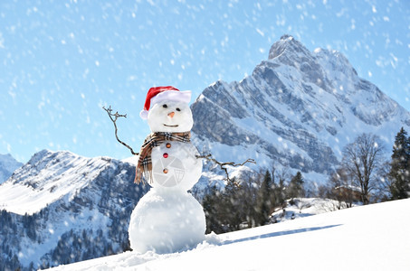 季节雪人对抗阿尔卑斯山全景瑞士微笑图片