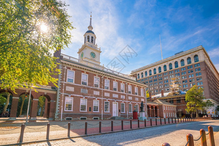美国宾夕法尼亚州费城独立大厅蓝天历史城市的图片