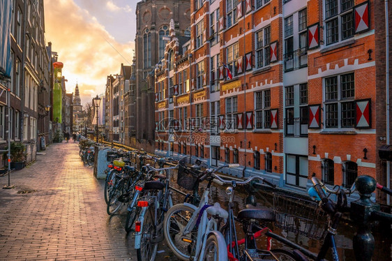 城市景观阿姆斯特丹市下城天线日落时荷兰的城市风景欧洲老的图片
