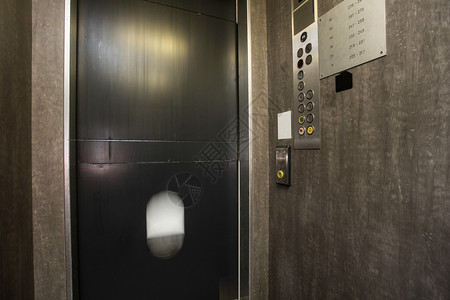 城市的闪亮电梯内部按钮楼层选择按钮移动电梯内部按钮楼层选择按钮移动入口图片