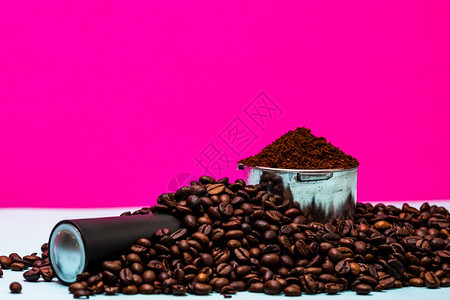 咖啡豆制成粉末图片