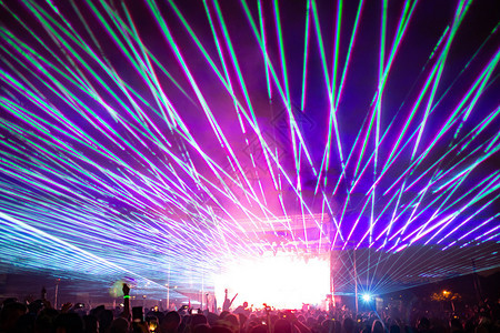 迪斯科照明效果节日晚间音乐会灯配有激光和烟雾的节日夜间音乐会灯配有激光图片
