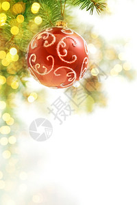 圣诞树上的红球背景图片