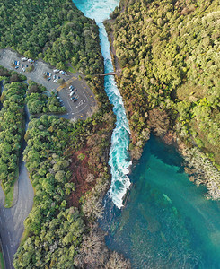 海浪HukaFalls新西兰全景航空观测美丽的瀑布和日落时农村陶波旅行图片