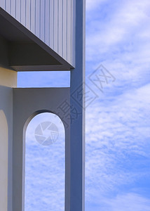 灰色的蓝泰国白云和垂直框架蓝天空对灰屋建筑的阳台上拱墙侧面视图垂直框中蓝色天空与白云相对图片