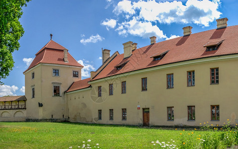 古董财产201年7月8日乌克兰利沃夫地区佐克瓦Zhovkva城堡在乌克兰利沃夫地区日光照的夏图片