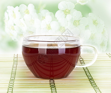 传统的热木制背景茶杯饮料图片