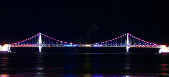 韩国釜山市广安大桥夜景亮起旅行城市码头图片