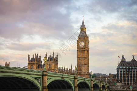 房屋蓝色的BigBen和英国伦敦议会大本和众院旅游图片