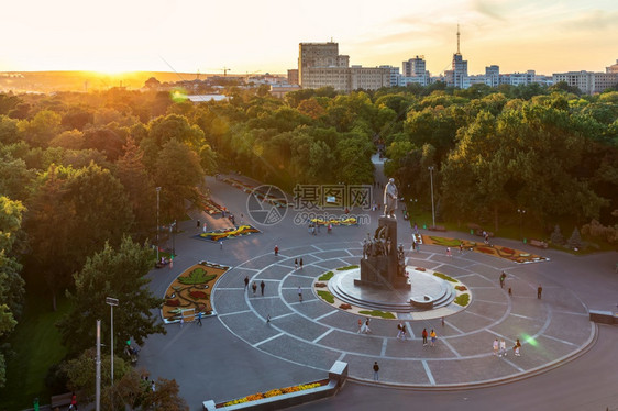欧洲乌克兰哈尔基夫市中心Shevchenko公园最佳天际线图片