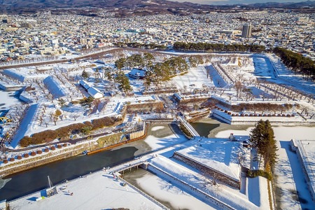 旅行北海道函馆市中心的白雪覆盖五棱郭镇景观图片