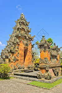 宗教信仰外部的Batuan寺是印度尼西亚巴厘的一个当地Balinese印度教寺庙图片