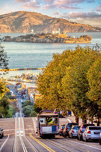 旅行海岸旧金山美国有电缆汽车和Alcatraz岛的天线旅游图片