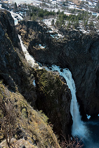 霍达兰自然艾德峡湾挪威霍尔达兰省开斋节附近有瀑布的著名Voringfossen峡谷图片