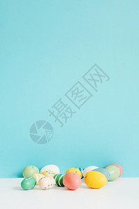 生活快乐的新鲜不同颜色东面鸡蛋表格图片