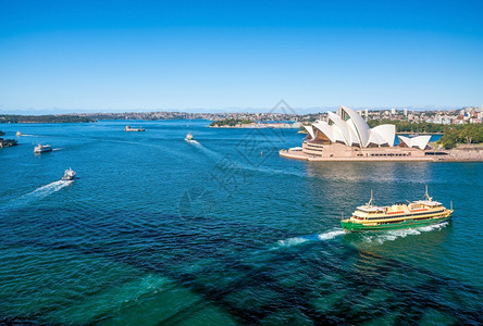 澳大利亚悉尼歌剧院悉尼市中心的天际线与澳大利亚的蓝天旅行游港口背景