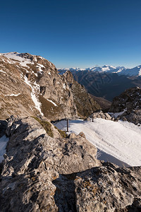 风景优美顶峰西班牙坎塔布里亚PicosdeEuropa山脉风景白色的图片