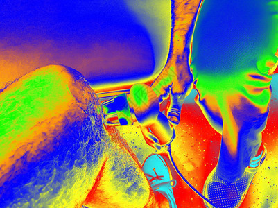 测试物理治疗师的热图像正在使用超声波疗法头传感器对膝盖受伤进行超声波治疗热成像医的图片