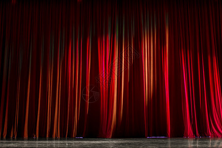 红窗帘和剧院的木制舞台老纺织品经典图片