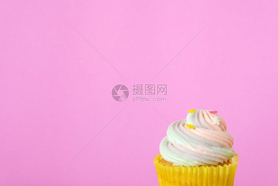 食物奶油粉红背景纸上杯蛋糕复制文本空间生日周年贺卡背景等内容刨冰图片