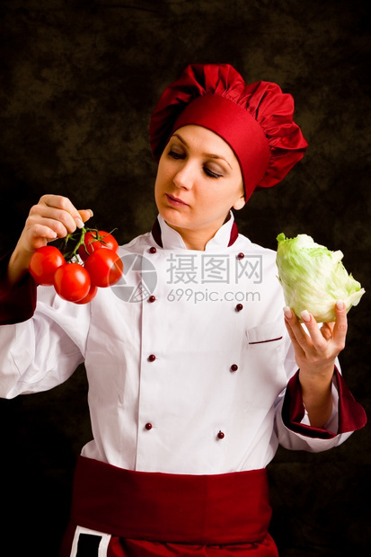 自信的控制番茄质量年轻女厨师照片平坦的帽子图片