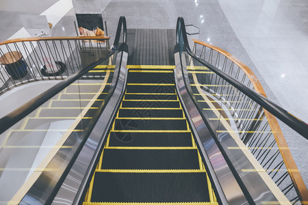 建筑学飞机场自动扶梯在超市移图片