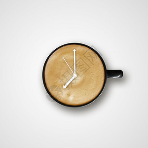 棕色的马克杯早餐用黑咖啡加闹钟标记图片
