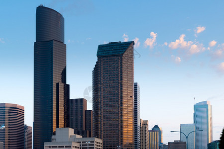 多层团结起来人们美国华盛顿州西雅图市中心楼宇图片