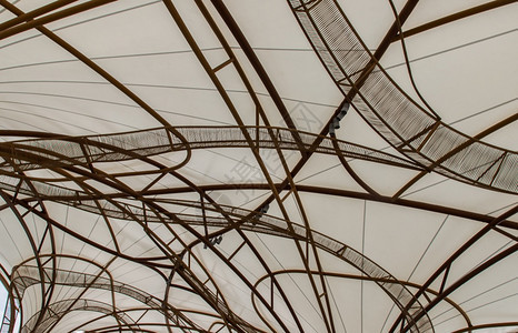 细节可选择的钢框架伞下面有白布屋顶的钢架雨伞图案其中含有白布屋顶建造图片