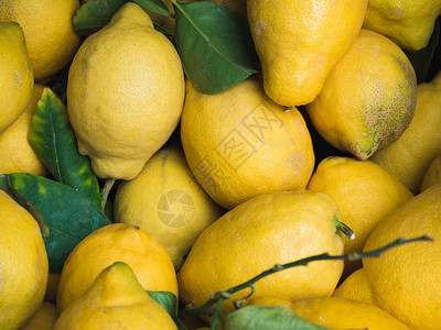 新鲜成熟的柠檬图片