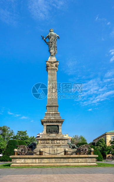欧洲历史的发现保加利亚鲁塞072619保加利亚鲁塞市的自由纪念碑在阳光明媚的夏日保加利亚鲁塞市的自由纪念碑图片